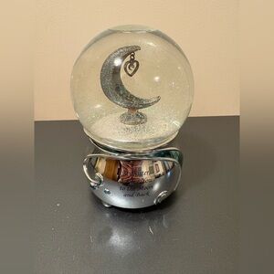 Snow globe That Plays Music